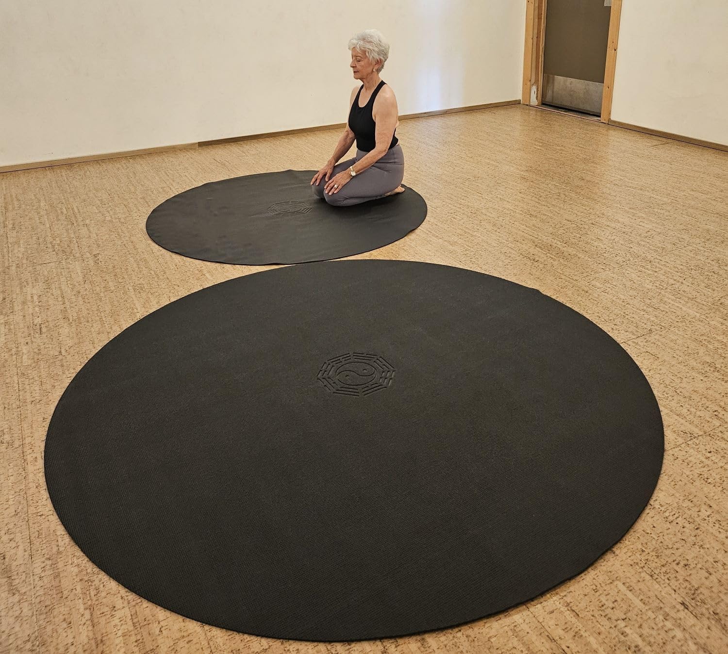 Pilates Yoga Taichi - Große Runde TPE-Yogamatte, Lila, für Meditation,